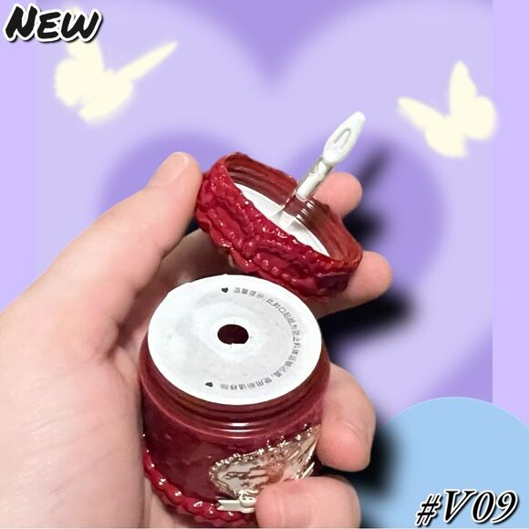 New Flower Knows Lipstick – Shade #V09 (Silk Red Velvet) - Picture 5 of 11